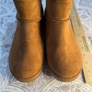 White Mountain Tan Ankle Boots